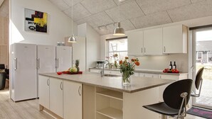 Kaffetrakter/tekoker, kjøleskap, mikrobølgeovn og ovn