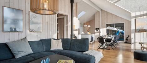 壁爐、足球機、乒乓球設施