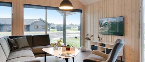 Peis, fotballspill og bordtennis