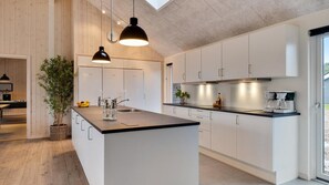 Fridge, oven, stovetop, coffee/tea maker