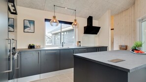 Fridge, microwave, oven, stovetop - VillaVilla 456 - Houstrup Strand, Vestjylland (Nørre Nebel)