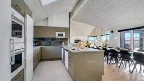 Coffee/tea maker, fridge, microwave, oven - VillaVilla 558 - Bjerregård, Vestjylland (Hvide Sande)