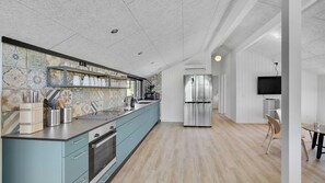 Geladeira, fogão, cooktop, cafeteira/chaleira