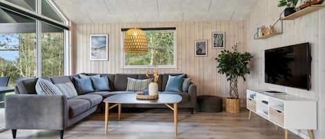 Kamin, Tischfußball, Tischtennisplatte