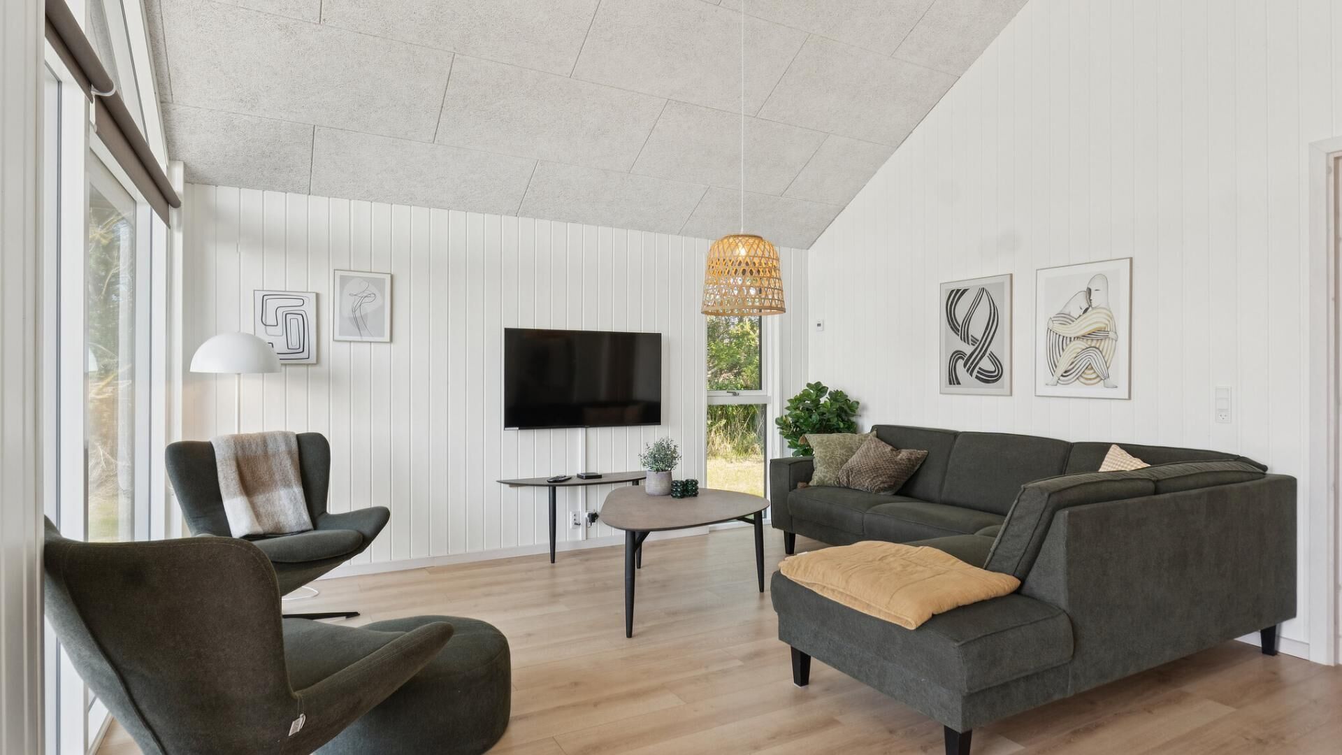 Peis, fotballspill og bordtennis