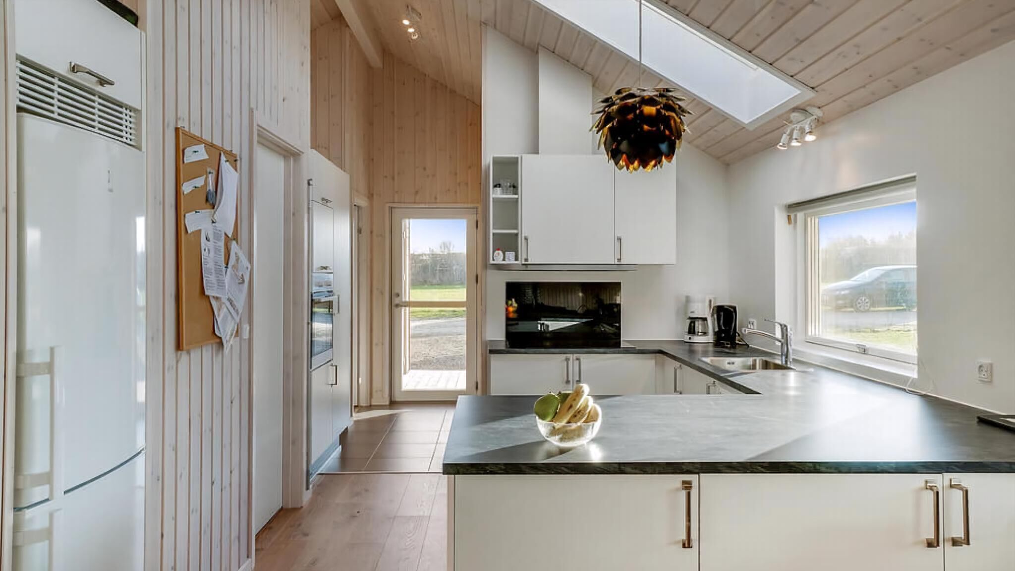 Fridge, oven, stovetop, coffee/tea maker