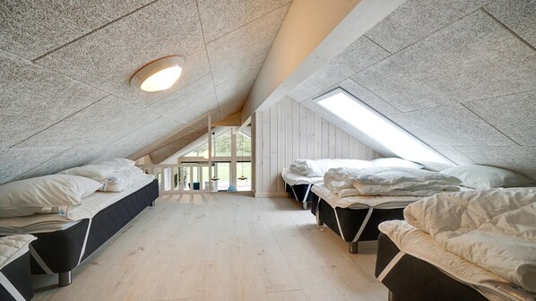 12 bedrooms, free WiFi