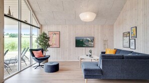 Fernseher, Kamin, Videospielkonsole, Tischfußball