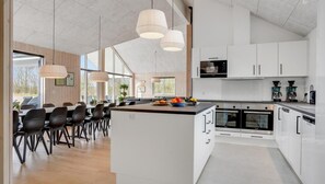 Fridge, microwave, oven, stovetop - VillaVilla 488 - Mommark, Sydjylland (Sydals)