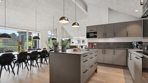 Fridge, microwave, oven, stovetop - VillaVilla 631 - Mommark, Sydjylland (Sydals)