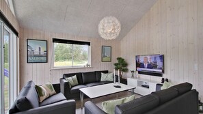 TV, fireplace, table football, ping pong - VillaVilla 372 - Blåvand, Vestjylland (Blåvand)