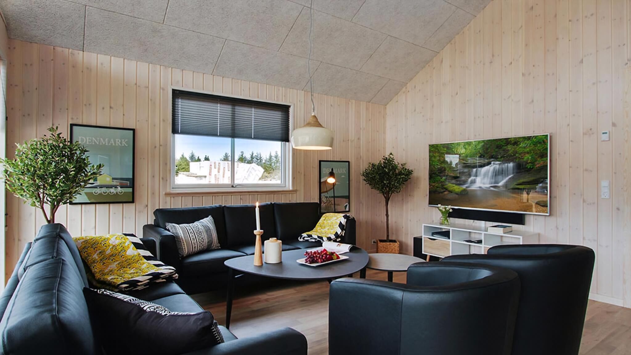 Fernseher, Kamin, Tischfußball, Tischtennisplatte