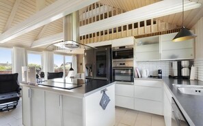 Fridge, microwave, oven, stovetop - VillaVilla 675 - Søndervig, Vestjylland (Ringkøbing)