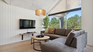 Fernseher, Kamin, Videospielkonsole, Tischfußball