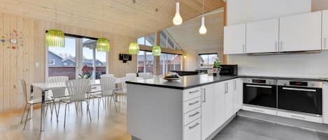 Réfrigérateur, four, plaque de cuisson, cafetiÚre/bouilloire