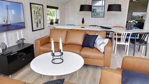 Fernseher, Kamin, Videospielkonsole, Tischfußball