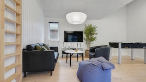 TV, fireplace, video game console, table football - VillaVilla 513 - Marielyst, Lolland/Falster/møn (Væggerløse)