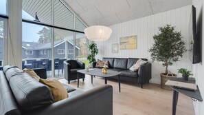 TV, fireplace, video game console, table football - VillaVilla 513 - Marielyst, Lolland/Falster/møn (Væggerløse)