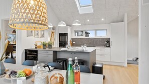 Fridge, microwave, oven, stovetop - VillaVilla 630 - Hasmark Strand, Fyn og øer (Otterup)
