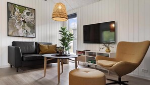 TV, peis, fotballspill og bordtennis