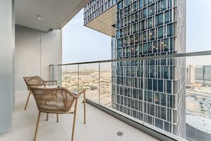 Property grounds - Direct Walking Access to Dubai Mall and Burj Khalifa with Metro Connectivity (Dubai)