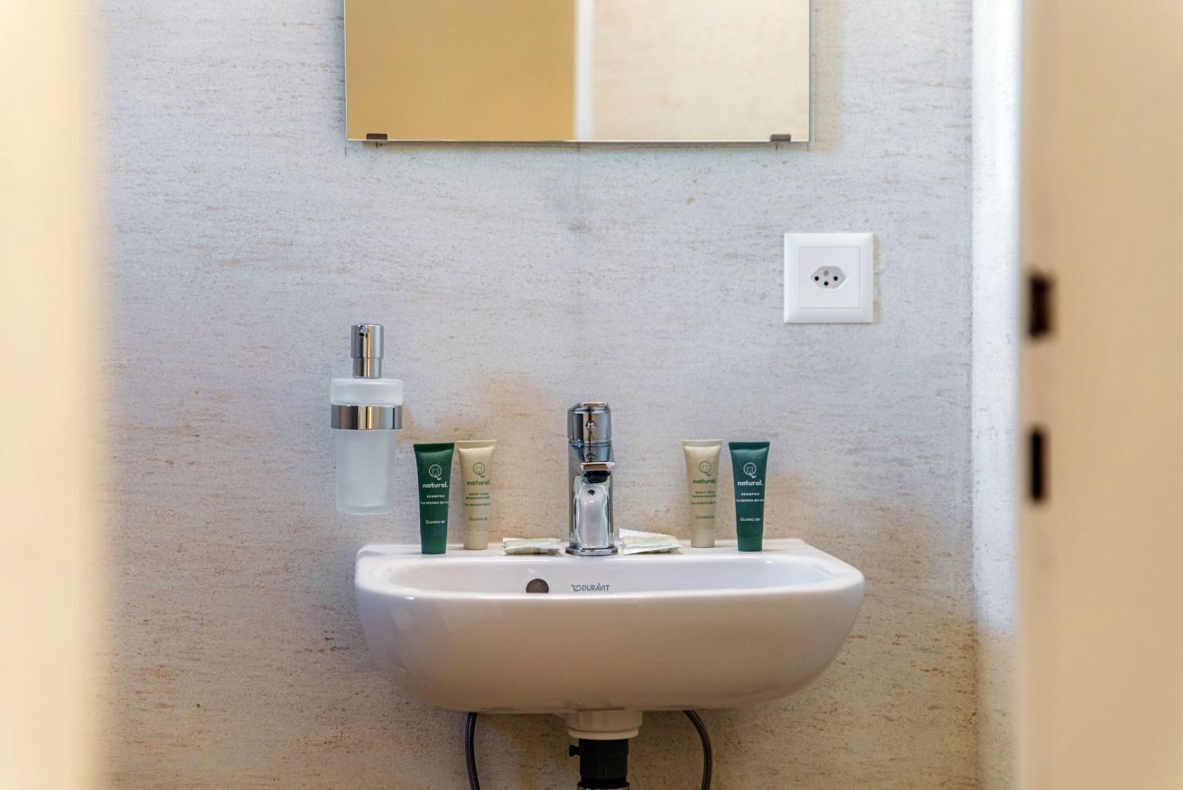 Douche, serviettes fournies