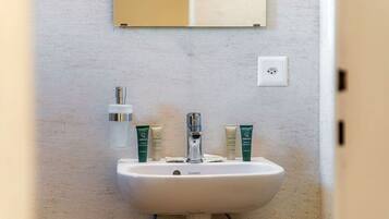 Douche, serviettes fournies