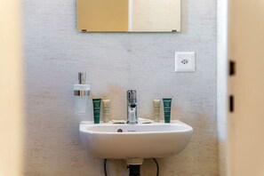 Shower, towels