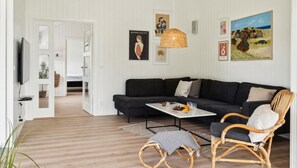 TV, mesa de pingue-pongue