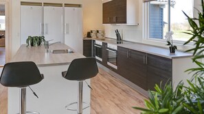 Fridge, microwave, oven, stovetop - VillaVilla 343 - Marielyst, Lolland/Falster/møn (Væggerløse)
