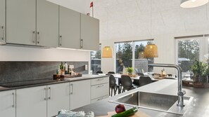 Fridge, microwave, oven, stovetop - VillaVilla 653 - Vejers, Vestjylland (Vejers Strand)