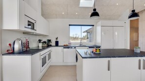 Fridge, oven, stovetop, coffee/tea maker