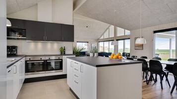 Réfrigérateur, four, plaque de cuisson, cafetiÚre/bouilloire