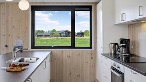 Fridge, microwave, oven, stovetop - VillaVilla 604 - Grenå Strand, Østjylland (Grenaa)