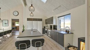 Fridge, microwave, oven, stovetop - VillaVilla 394 - Fjellerup, Østjylland (Glesborg)