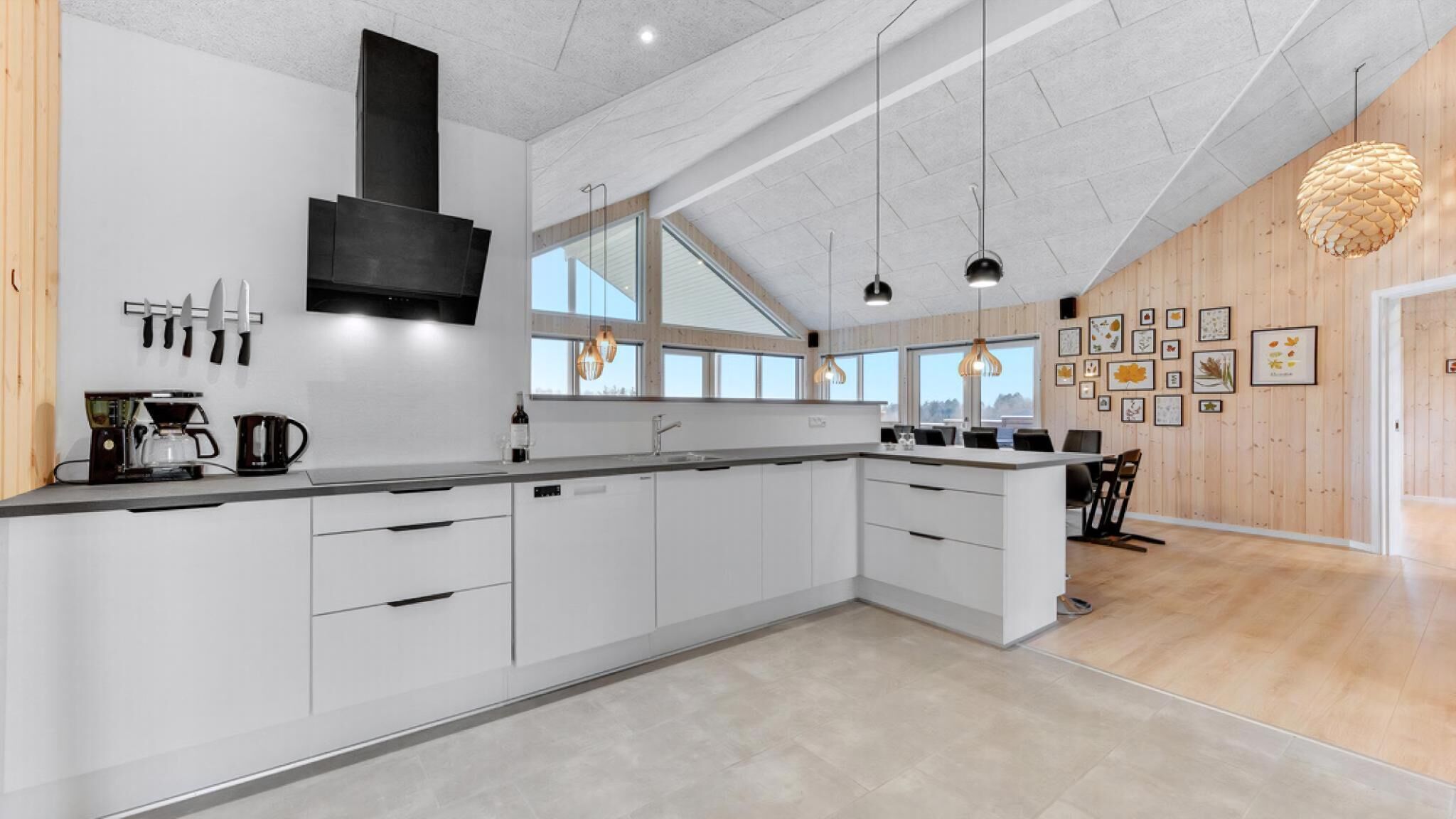 Fridge, oven, stovetop, coffee/tea maker