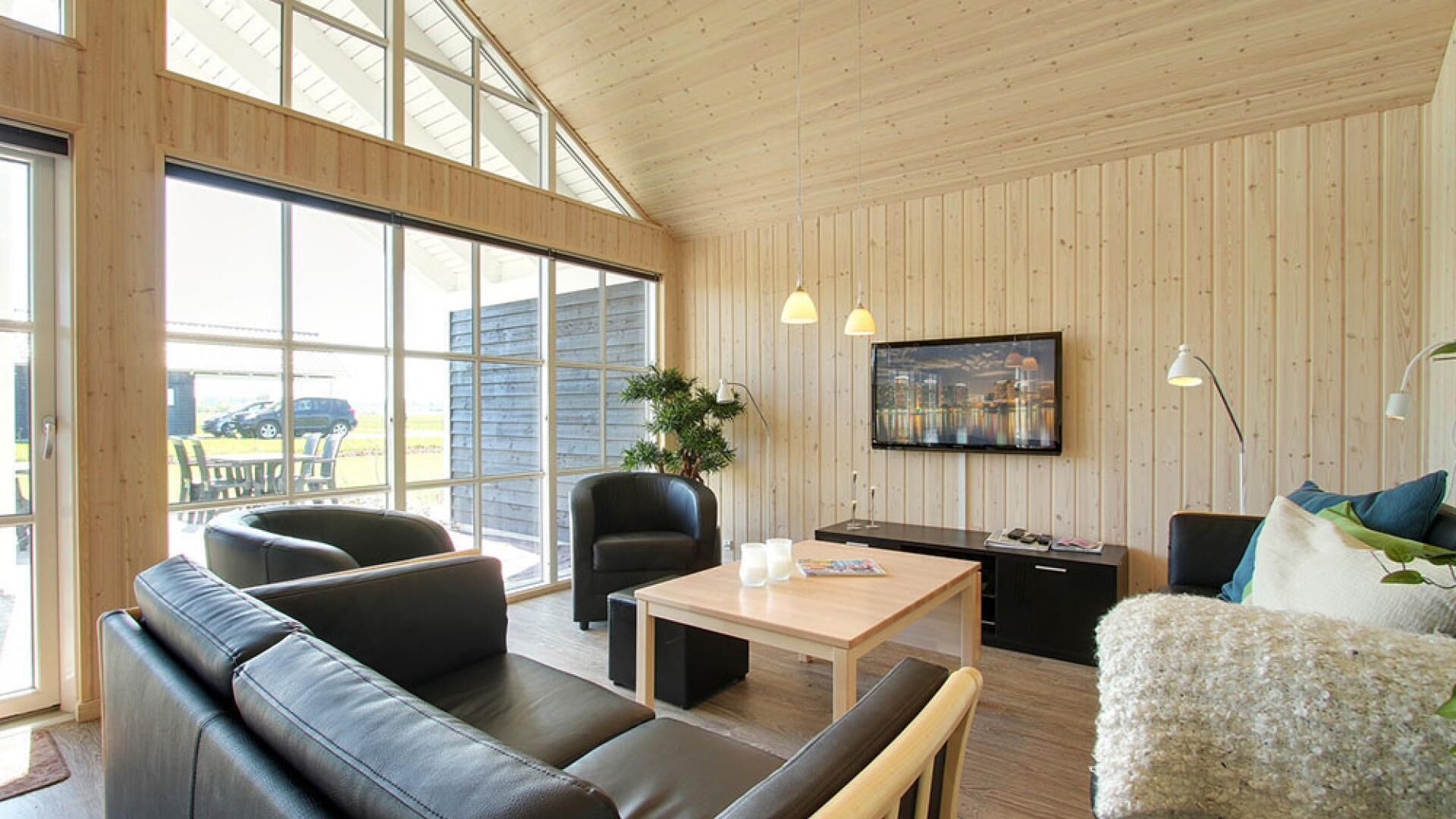 壁爐、足球機、乒乓球設施