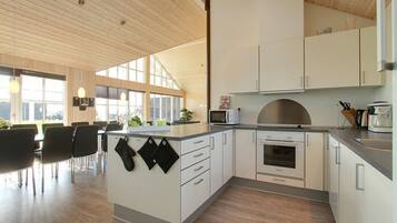 Réfrigérateur, four, plaque de cuisson, cafetiÚre/bouilloire