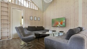 TV, fireplace, video game console, table football - VillaVilla 369 - Asserbo/Liseleje, Nordsjælland (Frederiksværk)
