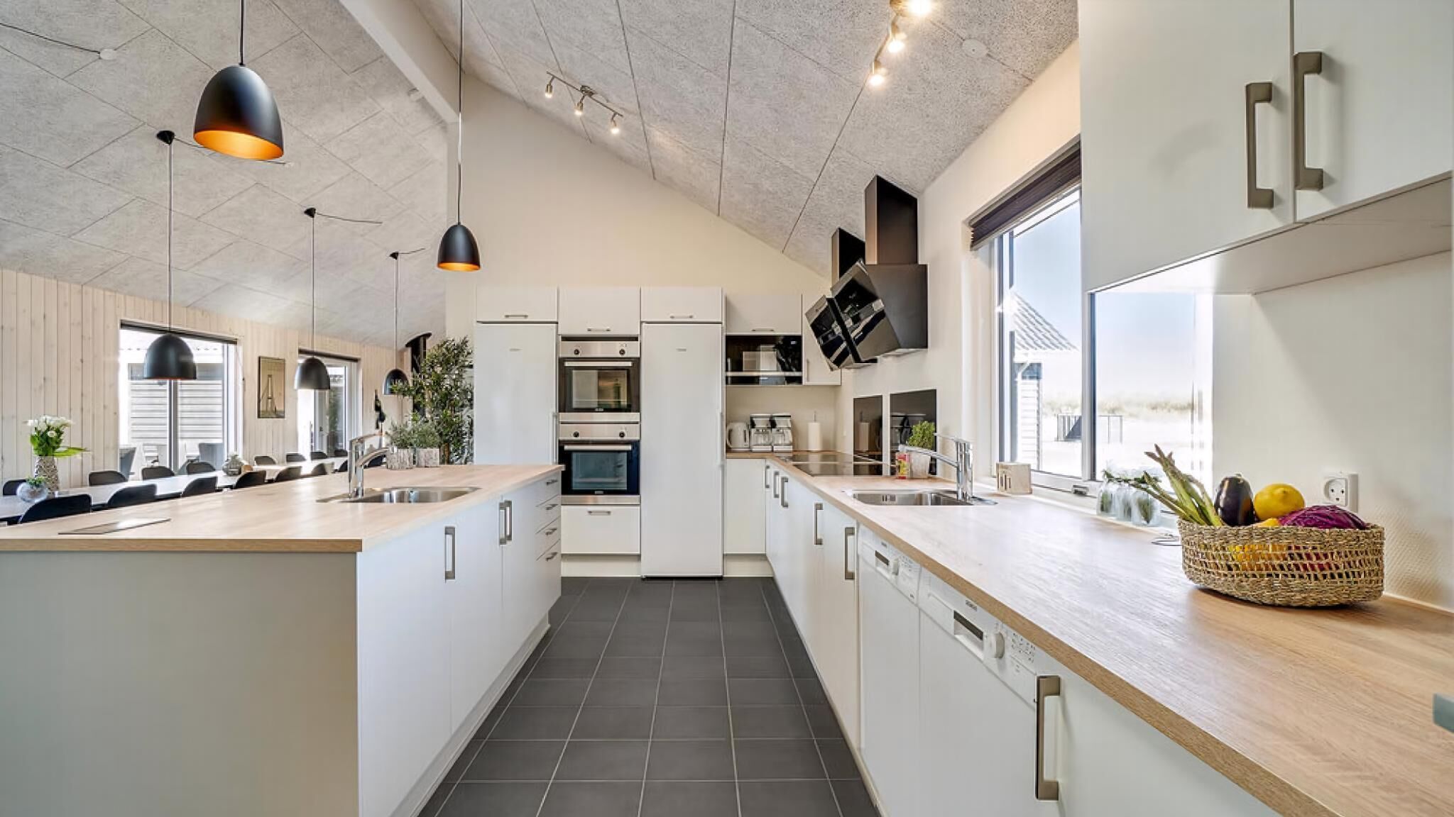 Fridge, oven, stovetop, coffee/tea maker