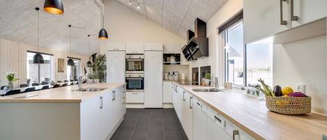 Fridge, oven, stovetop, coffee/tea maker