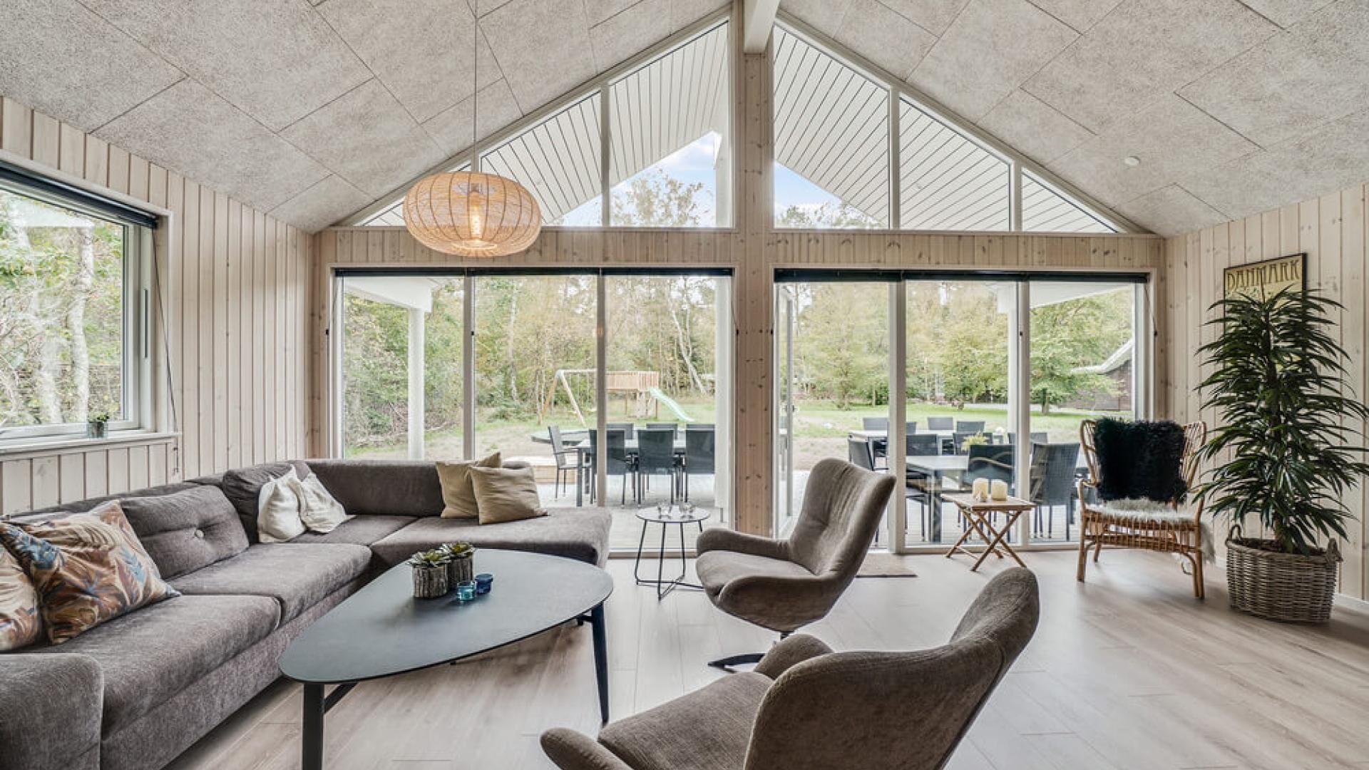 Kamin, Tischfußball, Tischtennisplatte