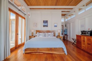 1 bedroom, iron/ironing board, free WiFi - Everything You Need For The Perfect Vacation! Beachfront, Outdoor Swimming Pool! (San Pedro)
