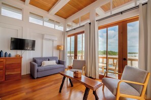 TV - Everything You Need For The Perfect Vacation! Beachfront, Outdoor Swimming Pool! (San Pedro)