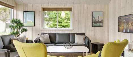 Chimenea, futbolito y tenis de mesa