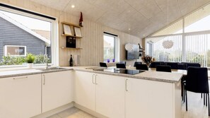 Fridge, microwave, oven, stovetop - VillaVilla 650 - Marielyst, Lolland/Falster/møn (Væggerløse)