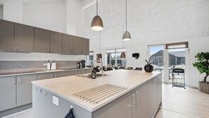 Fridge, oven, stovetop, coffee/tea maker - VillaVilla 608 - Houstrup Strand, Vestjylland (Nørre Nebel)