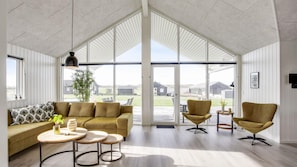 TV, lareira, console de videogame, pebolim