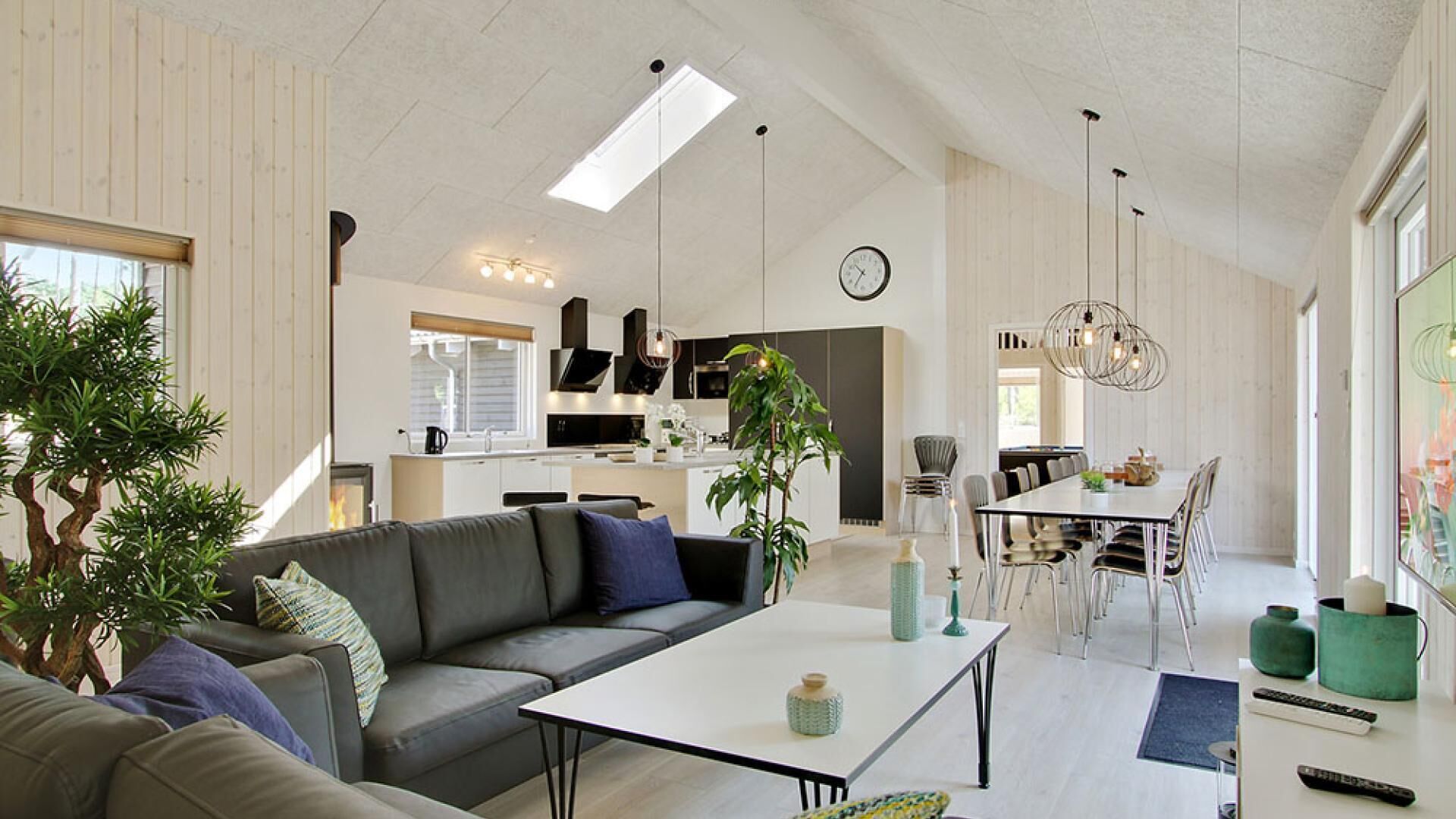 Peis, fotballspill og bordtennis