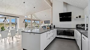Coffee/tea maker, fridge, microwave, oven - VillaVilla 363 - Hvide Sande, Vestjylland (Hvide Sande)